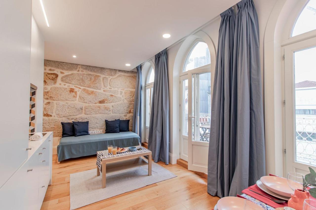 Sweet Studio Apartment W/ Big Balcony By Lovelystay Porto Bagian luar foto