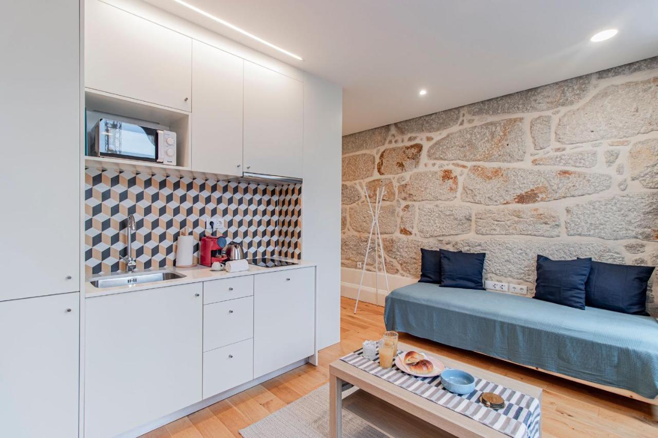 Sweet Studio Apartment W/ Big Balcony By Lovelystay Porto Bagian luar foto