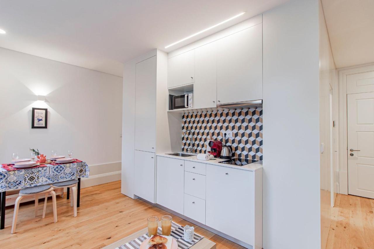 Sweet Studio Apartment W/ Big Balcony By Lovelystay Porto Bagian luar foto