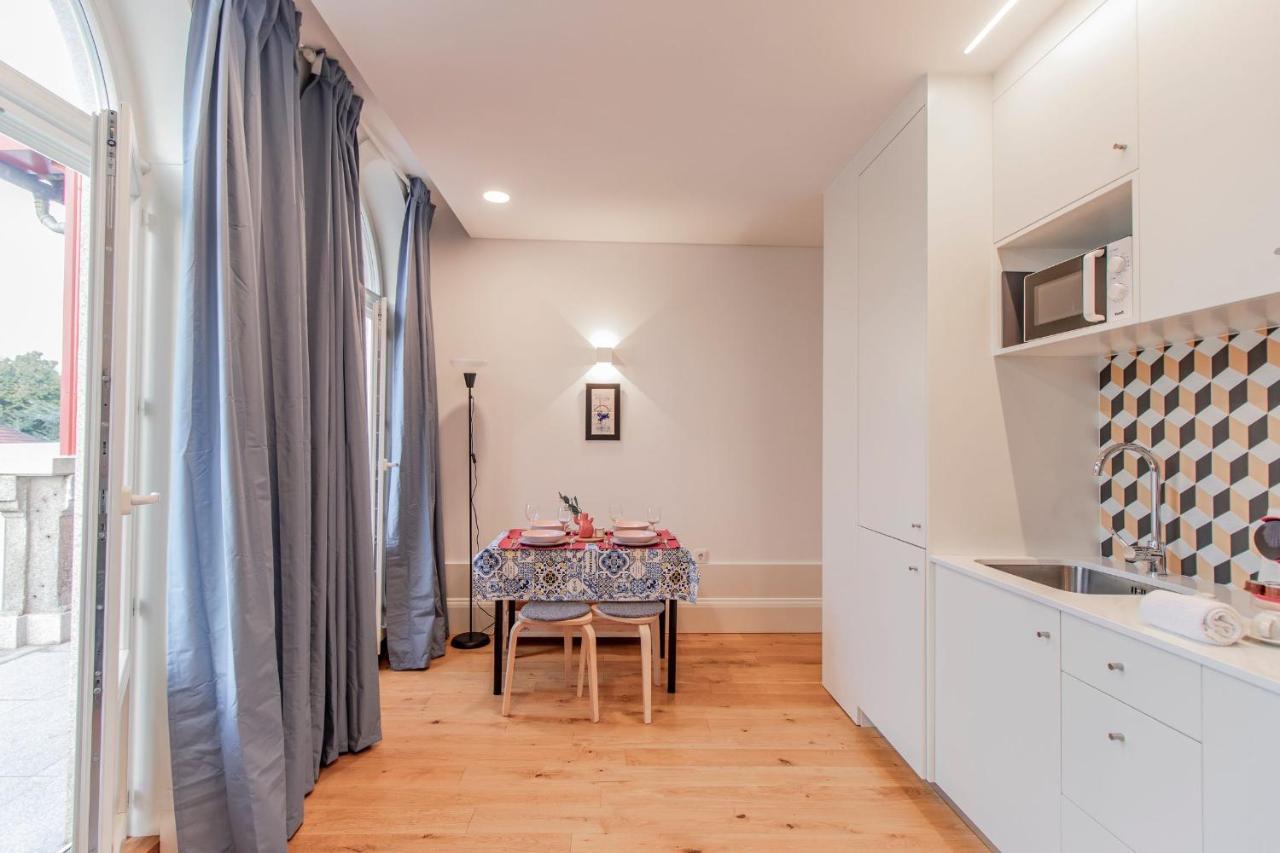 Sweet Studio Apartment W/ Big Balcony By Lovelystay Porto Bagian luar foto