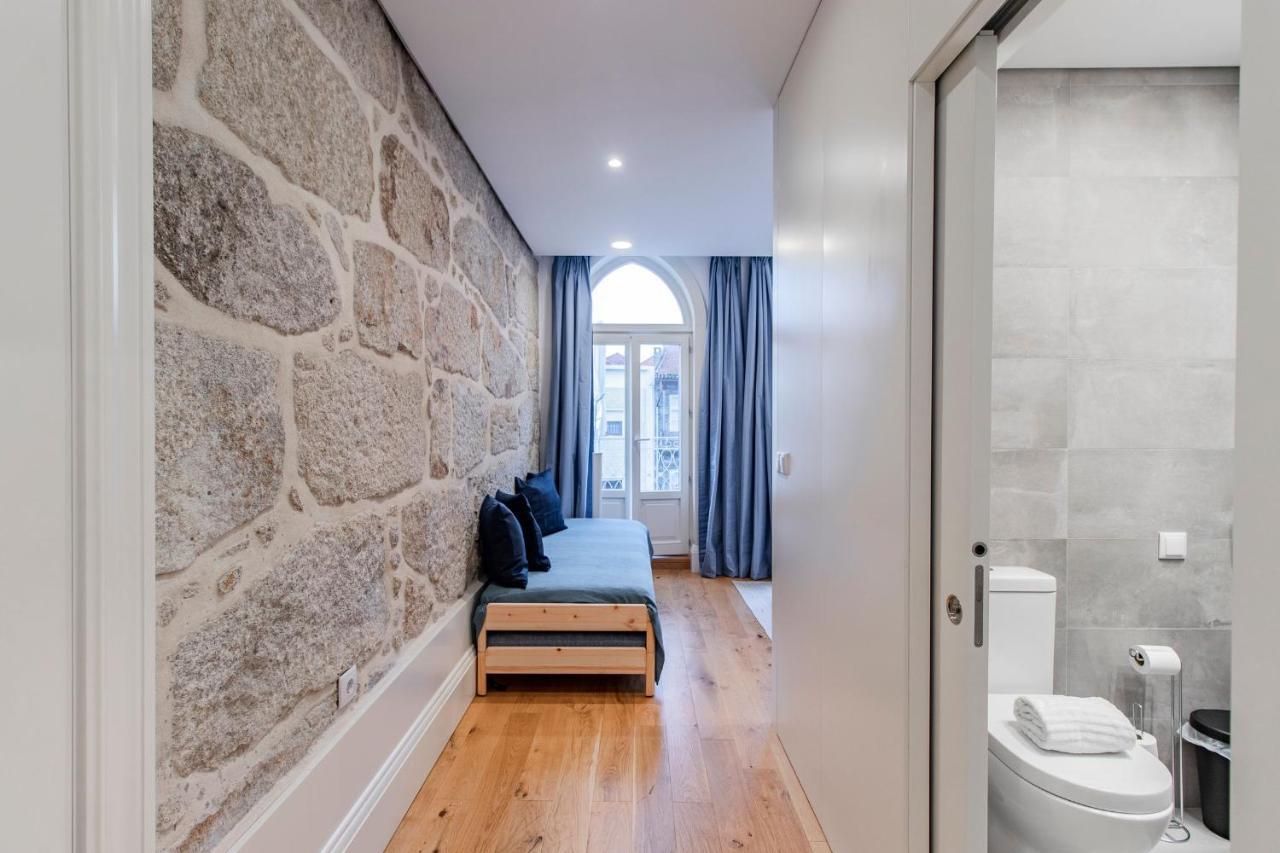 Sweet Studio Apartment W/ Big Balcony By Lovelystay Porto Bagian luar foto