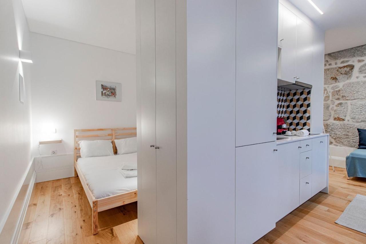 Sweet Studio Apartment W/ Big Balcony By Lovelystay Porto Bagian luar foto