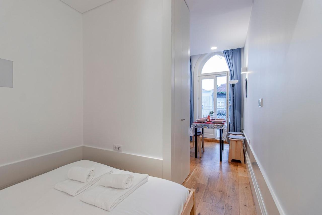 Sweet Studio Apartment W/ Big Balcony By Lovelystay Porto Bagian luar foto