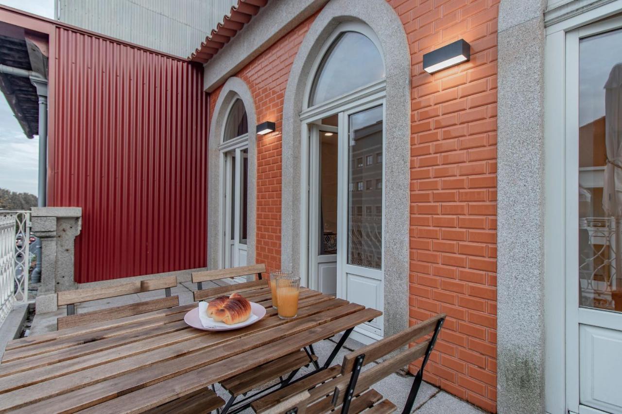 Sweet Studio Apartment W/ Big Balcony By Lovelystay Porto Bagian luar foto