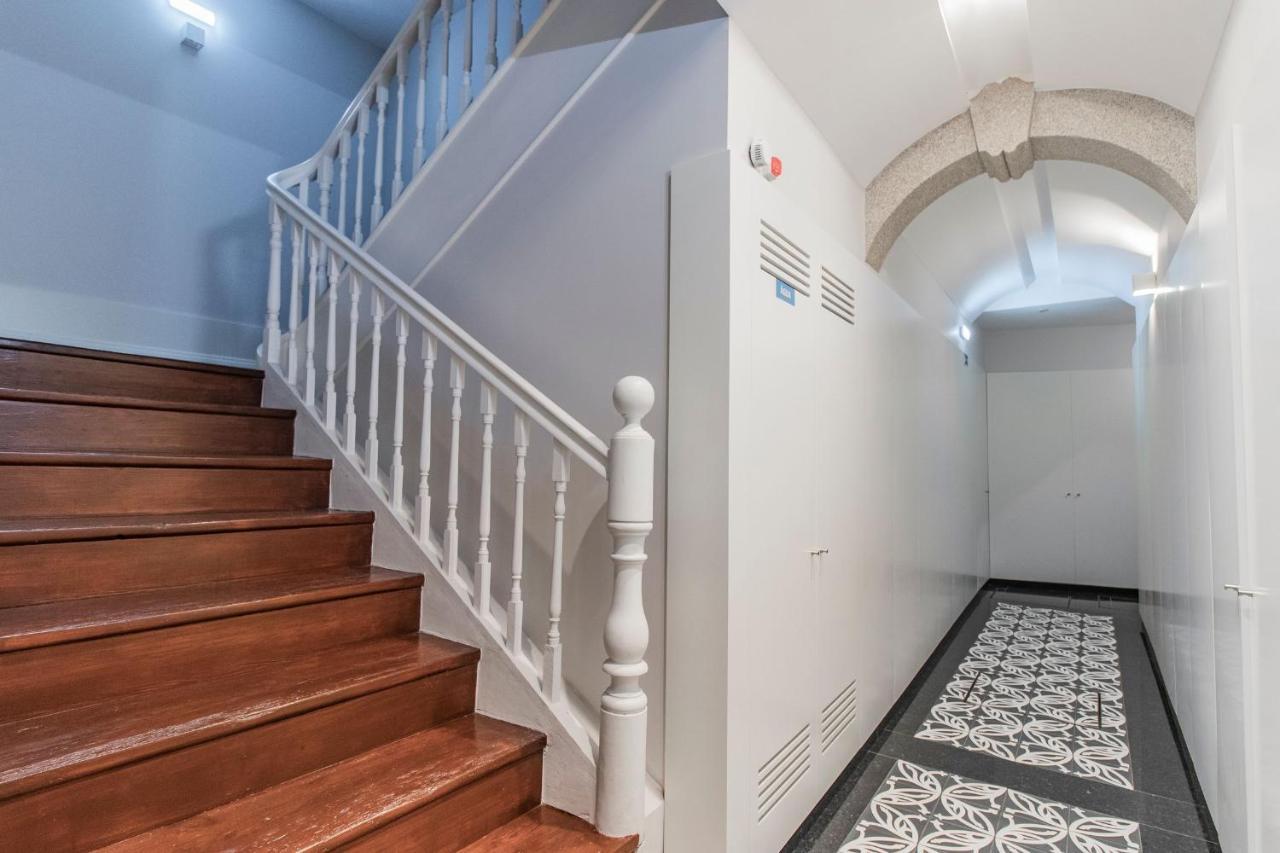 Sweet Studio Apartment W/ Big Balcony By Lovelystay Porto Bagian luar foto