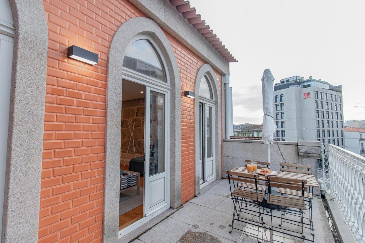 Sweet Studio Apartment W/ Big Balcony By Lovelystay Porto Bagian luar foto